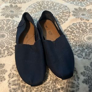 Dark blue Toms